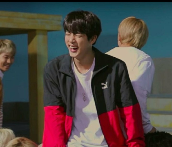 Seokjin reaching maximum level of happiness, a very important and healing thread ;