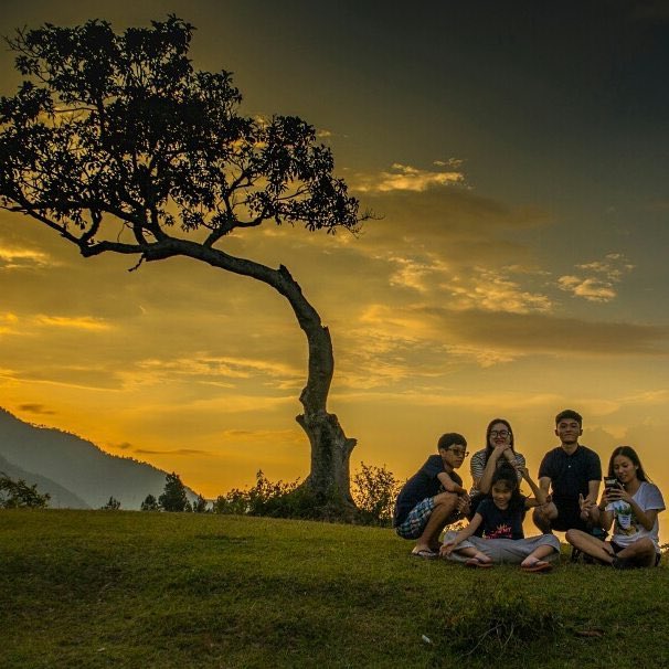 DanauSamosir's tweet photo. 🙆🏻‍♀️🙌🏻 + 🌄 #exploreindonesia #exploredanautoba #wonderfulindonesia
#danau_tobasamosir https://t.co/bOrsv69aE1