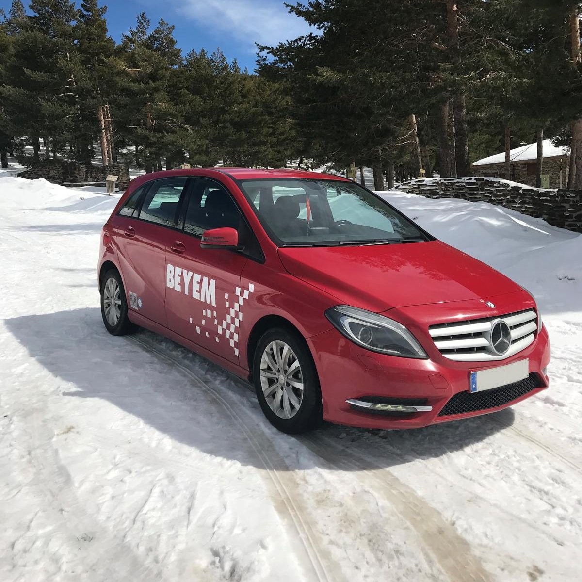 MB_Albacete's tweet photo. Nos manda estas increíbles fotos📸 de su flota de Mercedes-Benz

Gracias a nuestros vehículos, los delegados comerciales de @rodacalbeyem tienen representación por todo el territorio nacional💪

¡Gracias por confiar en @MB_Albacete!

#AutomóvilesVillar #MercedesBenz #RodacalBeyem https://t.co/84ad4YYTVo
