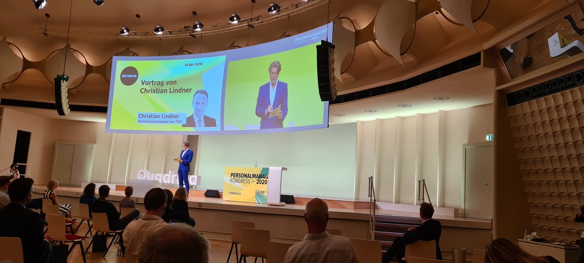 jmoenikes's tweet photo. Der @c_lindner wirbt auf dem #pmk2020 für intelligente Lösungen  zur Vermeidung eines 2. Lockdowns. Und lobt den @bpm_hr dafür, als einer der ersten wieder einen realen Kongress durchzuführen. Nicht alles funktioniert "digital". https://t.co/5KJwXt45RK