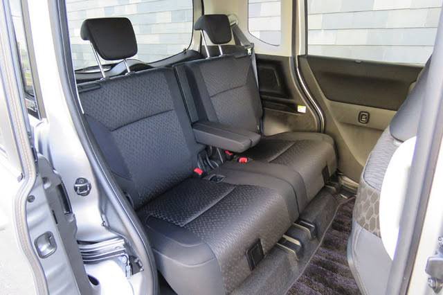 にゃすば るるるるるるるるるるるるるるるるるるるるるるるるるるるるるるるるるるるるるるるるるるるる タンクとルーミー の5人乗りの後部座席見て 真ん中は人間辞めるしかねぇな って思ってたけどソリオの5人乗りのリアシート真ん中は人間辞めてないと