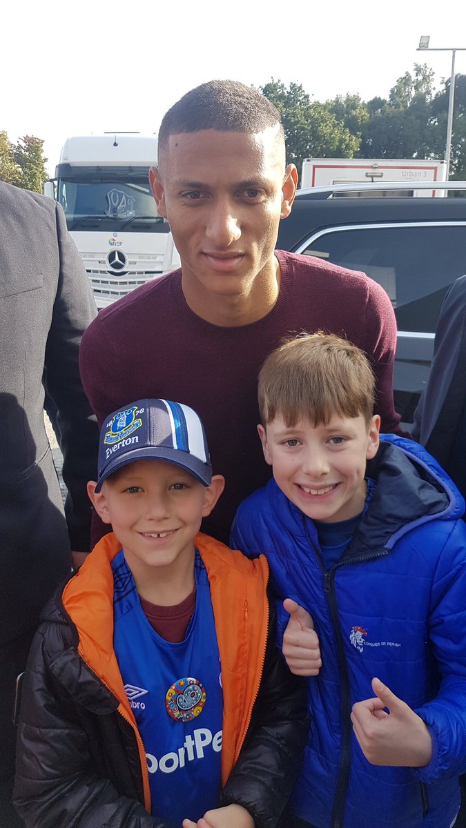 stevearcher1's tweet photo. @richarlison97 could you wish my youngest son Lucas a happy 11th birthday, he's a huge fan and it made his day meeting you on his birthday 2 years ago 💙⚽️🇧🇷7️⃣ https://t.co/ZkGE7Ytzjy