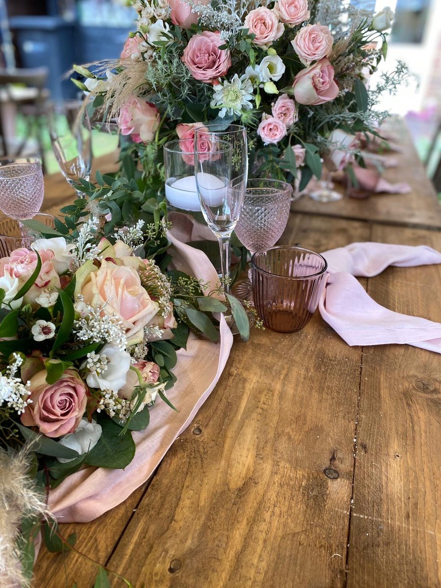 MonetEvents's tweet image. Dusky and blush pink wedding 🥰  beautiful flowing blush runner with a floral and foliage table runner complemented by pink glassware. For inspiration or to find out about our styling service either DM me or email stephanie@monetevents.co.uk
#stressfreeweddings #weddingexperts