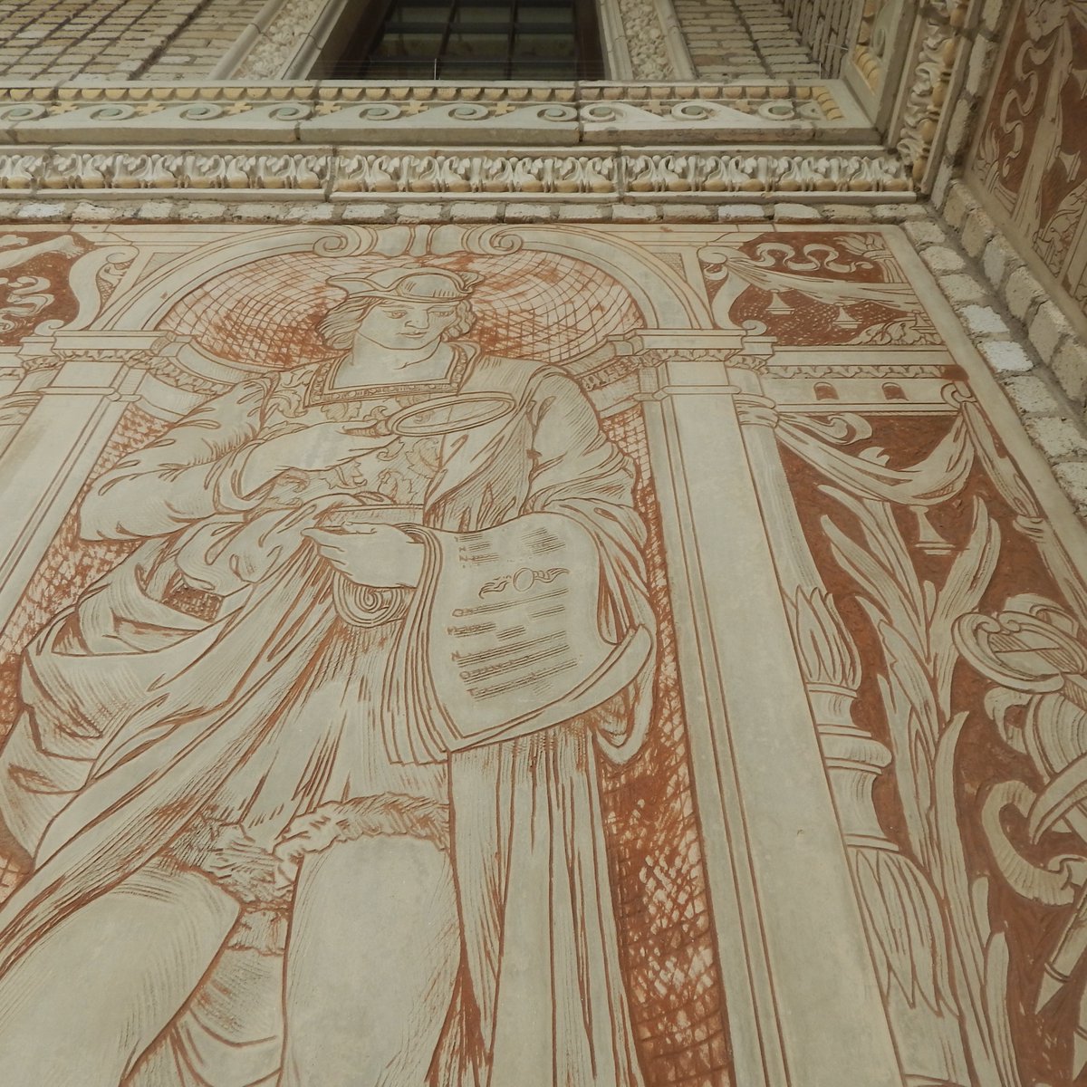 JohnCanningCo's tweet photo. Sgraffito is created by applying layers of plaster tinted in contrasting colours. It is then scratched to reveal parts of the underlying layer.
#TermTuesday #HistoricPlaster #TraditionalTechniques #TraditionalMaterials
#UConn #HartfordTimesBuilding #HistoricCT #PreservationCT https://t.co/sr4ts7fB4j