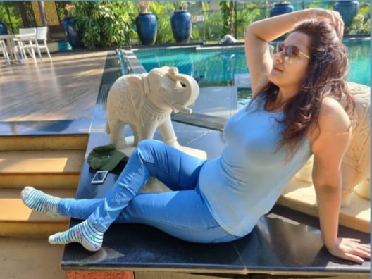 KevaSocks's tweet photo. Bhabiji ghar pe hai Fame @FalguniRajani with @KevaSocks Thanks Gulfam Kali 

#kevasocks #socks #celebrity #sockswag https://t.co/x59oEmIQhP