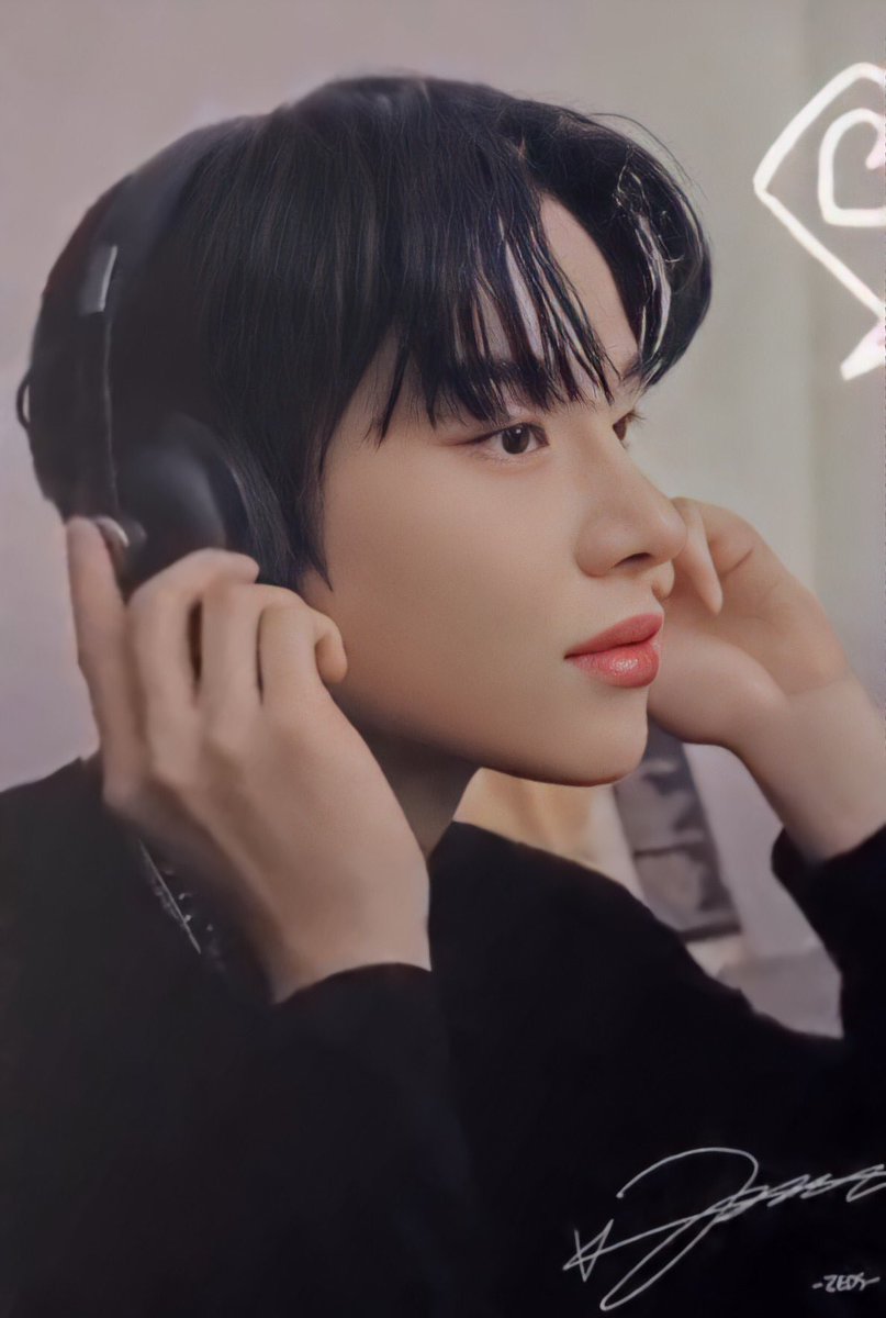 hyckwoos's tweet image. i make it into hd + filter cus i knew you guys needed it😺🚶🏻‍♂️✌🏻