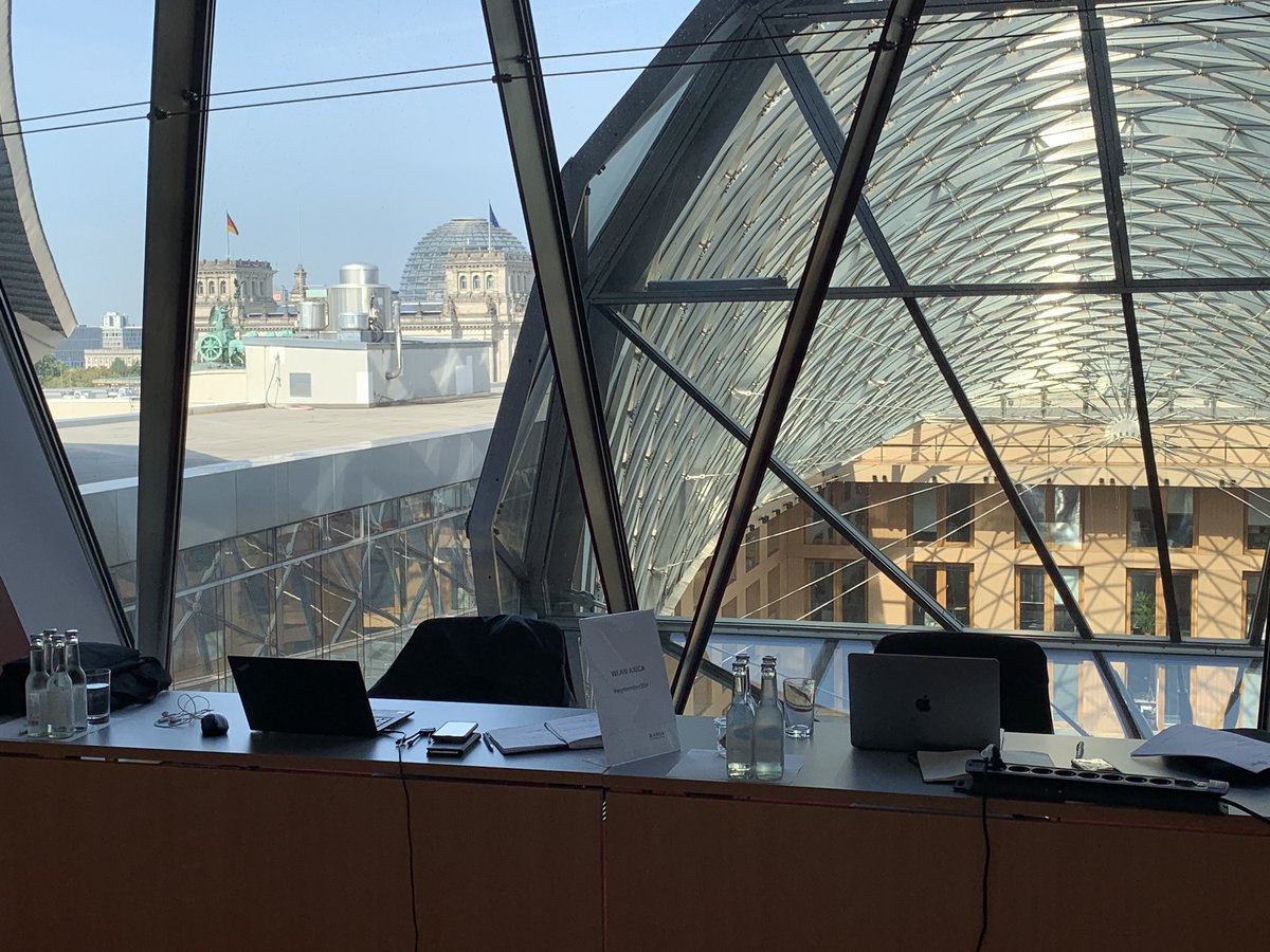 BDUe_eV's tweet photo. Mittagspause bei der #BAGSV-Sitzung mit vielen anderen Selbstständigenverbänden - nach einer Diskussion mit dem @BFB_FreieBerufe folgt gleich eine Online-Diskussion mit @johannesvogel #bdue /rl https://t.co/WqvMBsAXC2