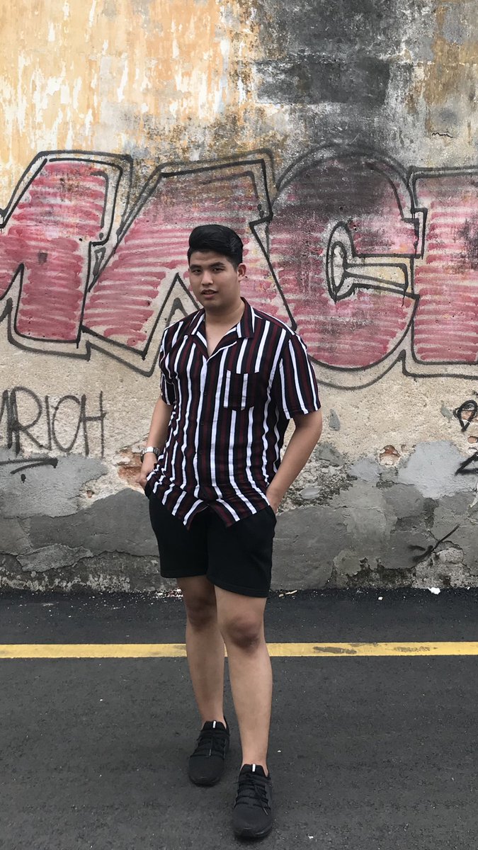 Daniallrashdan's tweet photo. Harini cukup 3bulan diet dan masih diet lagi, dari berat 86kg, skrg dan 66kg. Memula terget dari XL to M je saiz baju, tapi bila dah muat pakai baju saiz M, rasa nk turun berat lagi sampai 60kg pulak. Hahahaha 

From this                   To this https://t.co/q8984emllK