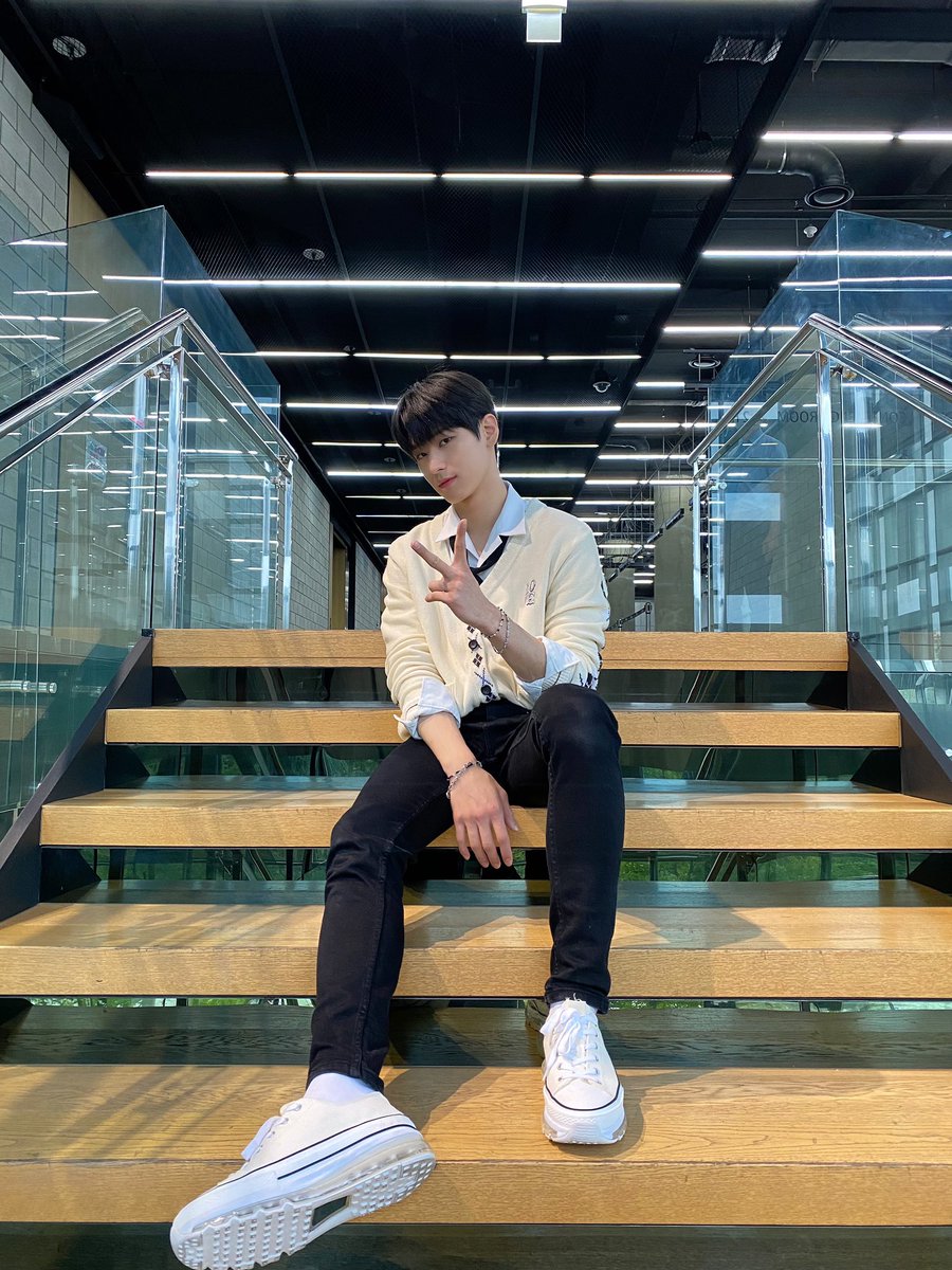 WE_THE_BOYZ's tweet photo. [주연] 더�� 오늘 하루도 고생했어요~ https://t.co/ftwUyXZTRE