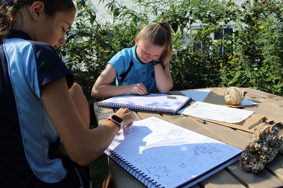 CHSArtDesign's tweet photo. Life drawing in nature. Year 10's are making the most of the sunshine today and honing their still life drawing skills today at Maple Court. @CHSMoulsford https://t.co/KtWd6JHRId