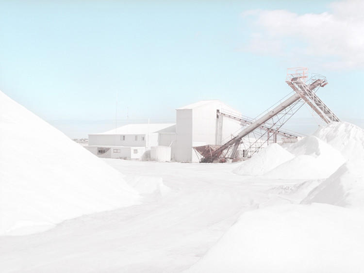 salt refineries are pretty surreal too. here's one on the Nullarbor Plain, Western Australia, shot by Melbourne photographer Emma Phillip  #halite  #MinCup2020  https://www.wired.com/2014/12/emma-phillip-salt/