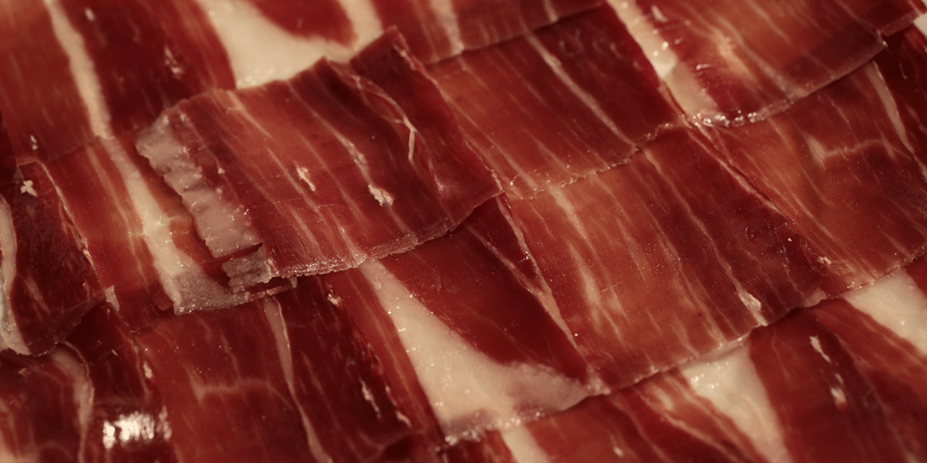 CNBC journalist <a href="/zhaomeow/">*</a> discusses with Angelica Intriago (@despananyc) and <a href="/chefkatiebutton/">Katie Button</a> (@Curate) how Spanish acorn-fed Ibérico #ham is the most expensive ham sold in the US due to it having the highest “grade” of quality. 👇 cnbc.com/video/2020/08/… #SpainFoodNation