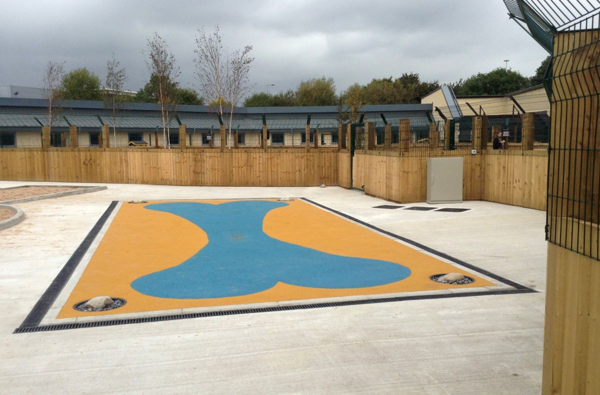 HauratonUKLtd's tweet photo. A dog rescue centre π went barking mad for our FASERFIX KS drainage channel.
Find out more about FASERFIX KS: https://t.co/mmye7wdJF8
#dogfriendly #drainagechannel #drainage #faserfix https://t.co/Fl1lCvlgJu