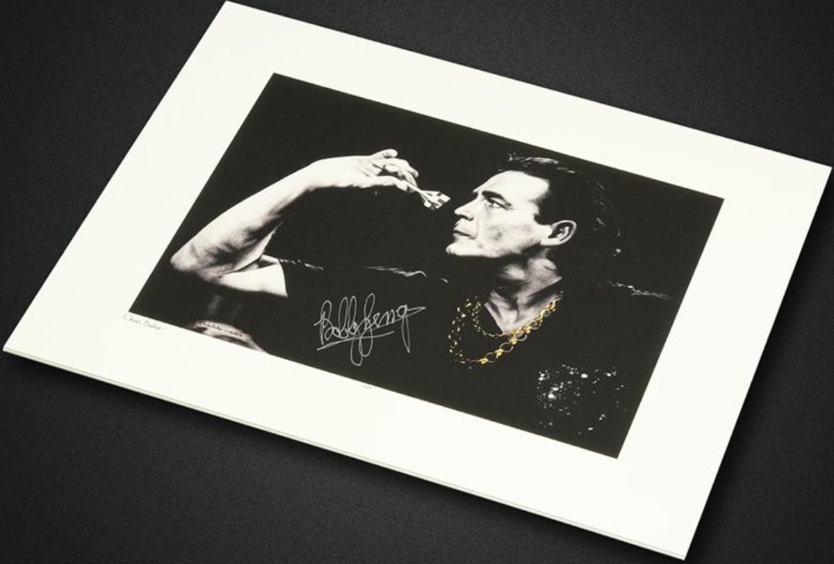 COMPETITON! Bobby George has never been short of a few wise words, but what is your favourite quote from the King of Bling? Tell us your favourite quote from Bobby & you could win this awesome signed print of Bobby, drawn by extremely talented young artist Chris Baker! 💬💬💬