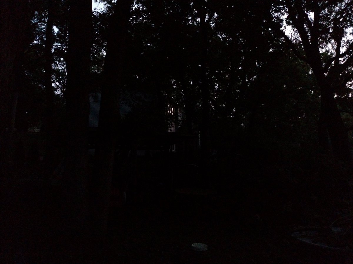 OnAtuin's tweet photo. There are rumors that it is Tuesday. Still looking for solar confirmation. #daysgettingshorter https://t.co/3lZUx3JUaU