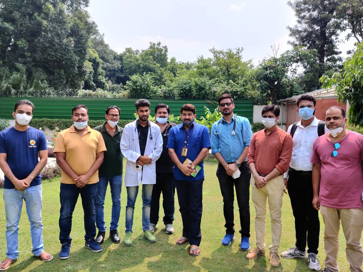 knkraj's tweet photo. Today Meeting with @ManojTiwariMP (Member of Parliament from North East Delhi)
Thank you so much for giving your  precious time &amp; heard FMG doctor's issue#we need such public responding (real leader of Aam admi ).we appreciate your excellency sir
#MissionMFPP30 https://t.co/9zLANz2sjm