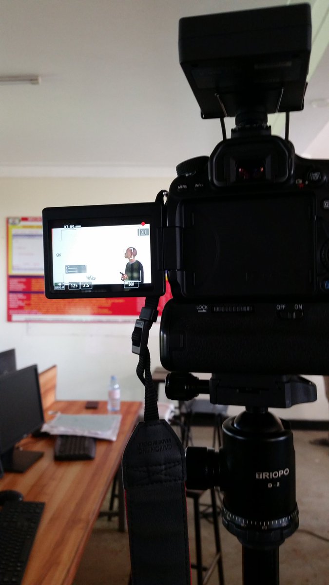 aone_calvin's tweet image. Abaana mubagambe basomekubitabo☺ 
#SchoolTimes 
#OnlineEdition