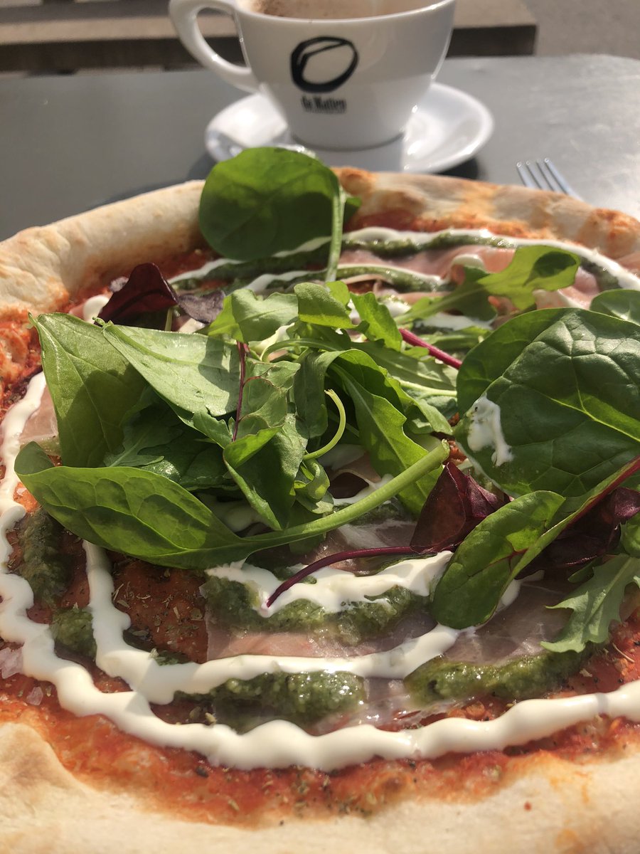 skaraben's tweet photo. Sen lunch o den utlovade solen försöker pressa sig igenom molnen #mitticity https://t.co/1gLCp9xNda