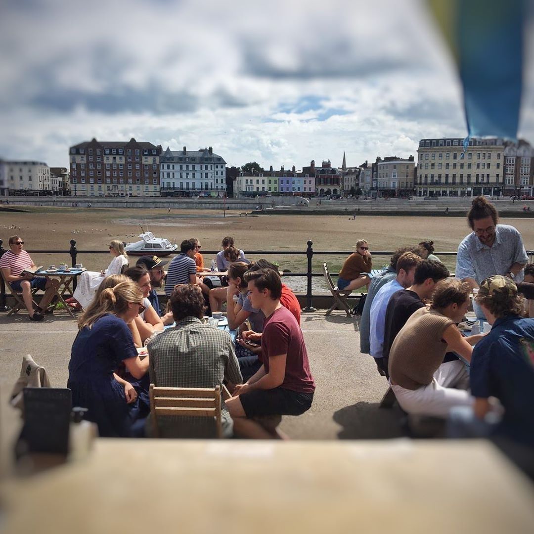 DebonairTea's tweet image. Who knew the sunshine would be making this kind of comeback?! ☀️ With so many of our brilliant wholesale partners back in the game across Kent, where will you be heading for your sunshine fix? 
@GarageRoasted @Unit1H @KaffeMala