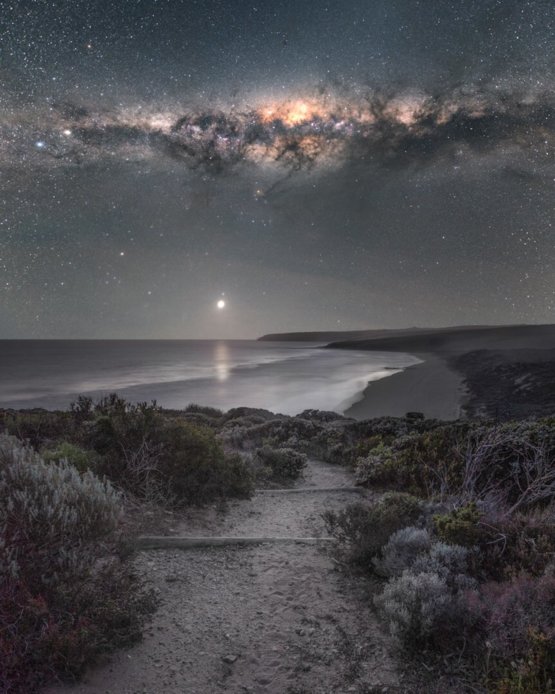 DoctorAjayita's tweet photo. You may have seen Sun &amp; Moon glowing many times but have you ever seen Jupiter glowing on Earth? This is South Australia for you. https://t.co/yOebpTAaBe