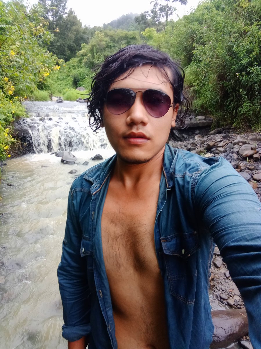 LongjamYama's tweet photo. River hangout https://t.co/TmGaIZtGJx