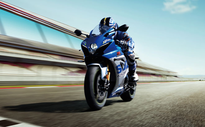 VidaPremium_web's tweet photo. En el centenario de Suzuki, una moto muy especial, la GSX-R1000R, en edición limitada y solo 20 unidades para España por 22.895 euros https://t.co/29Oa94G4Kf @SuzukiIberica @SuzukiMotoES @JuanLopezFrade https://t.co/eSA6zSaOR2