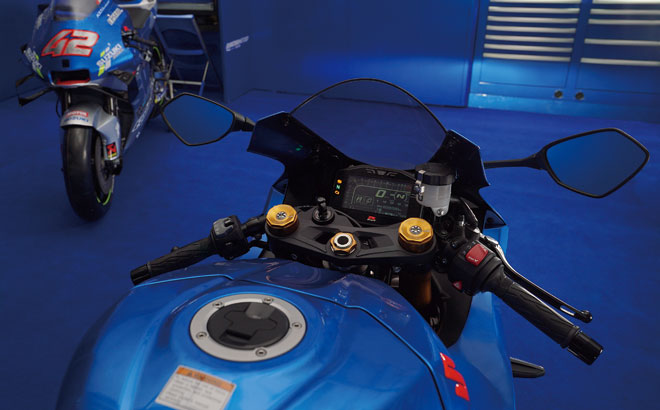 VidaPremium Web (@vidapremium_web) on Twitter photo En el centenario de Suzuki, una moto muy especial, la GSX-R1000R, en edición limitada y solo 20 unidades para España por 22.895 euros vidapremium.com/suzuki-gsxr100… <a href="/SuzukiIberica/">Suzuki Ibérica</a> <a href="/SuzukiMotoES/">Suzuki Moto España</a> <a href="/JuanLopezFrade/">Juan López Frade</a> En el centenario de Suzuki, una moto muy especial, la GSX-R1000R, en edición limitada y solo 20 unidades para España por 22.895 euros vidapremium.com/suzuki-gsxr100… <a href="/SuzukiIberica/">Suzuki Ibérica</a> <a href="/SuzukiMotoES/">Suzuki Moto España</a> <a href="/JuanLopezFrade/">Juan López Frade</a>