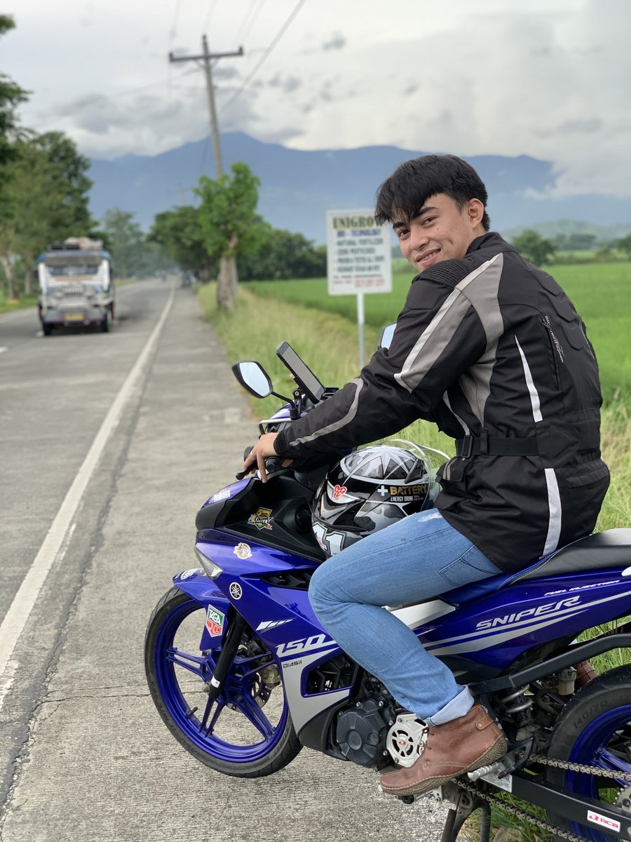 kurtdarelle's tweet photo. Ako lang yata yung bihira payagang mag rides sa Pinas 🤔 https://t.co/gUSrjgISOf