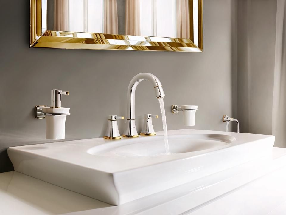 bathroomplusgr's tweet photo. “Στη συλλογή Grandera της Grohe θα αισθανθείτε ελεύθεροι να παίξετε με συνδυασμούς στοιχείων που είναι παραδοσιακά αντίθετα. Η Grandera έθεσε ως στόχο να πετύχει σχεδιαστικά έναν αρμονικό συνδυασμό των αντιθέτων και το πέτυχε.” https://t.co/0wtAINIaN5 https://t.co/EOMvLtF62q