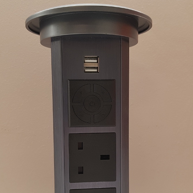 TLW_Global's tweet image. Our new pop-up socket features a Bluetooth speaker and Wireless charging for your phone. Available in grey (coming soon) and white

Buy online: tlwglobal.com/product/pop-up…

#popupsocket #kitchendesign #kitchendecor #kitchenideas #kitcheninspiration #kitcheninspo