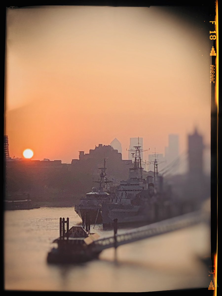 cocoabean77's tweet photo. #sunrise @TimeOutLondon https://t.co/fegwhqoEcp