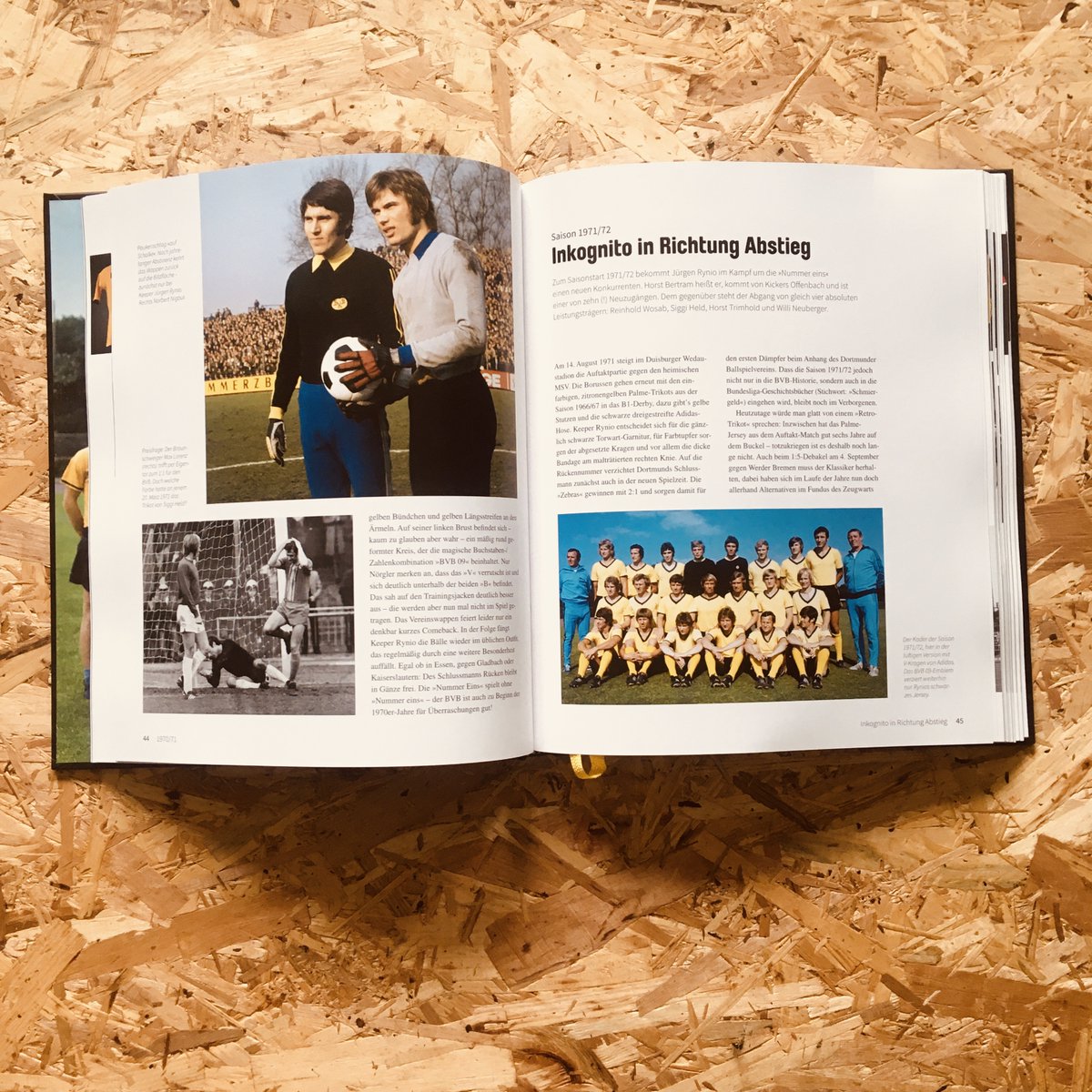 StanchionBooks's tweet photo. 🟡⚫ We've still got copies of  THE SHIRT STORY OF BORUSSIA DORTMUND by Marc Steinert - a German-language pictorial history of the famous black and yellow shirt.

🔗 https://t.co/TzrnspM0Ty https://t.co/wCsgXZxFZu