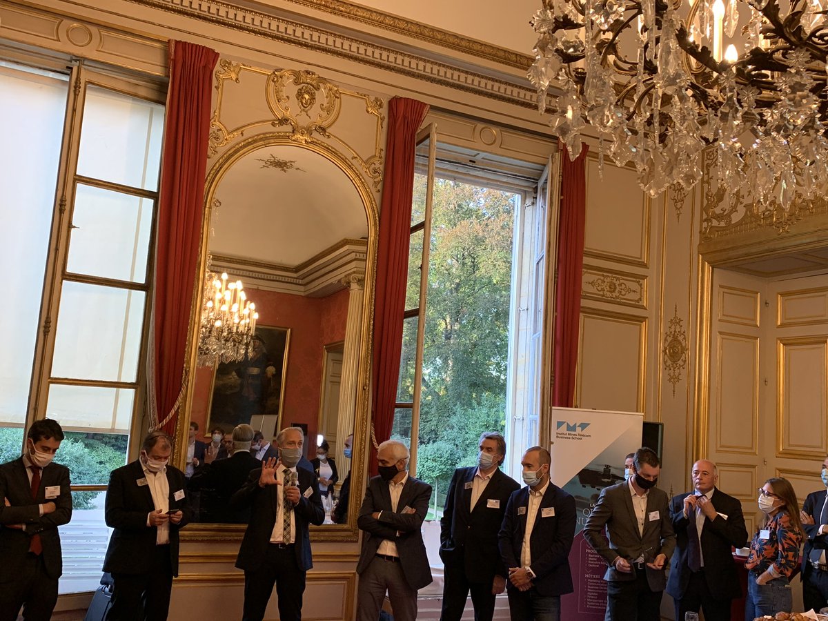 LesPartenariats's tweet photo. Palais du Luxembourg 15/09/2020
Présentation des intervenants, des enjeux du programme de la « semaine de la créativité et de l’innovation «  2020 https://t.co/1aNXtUmSro