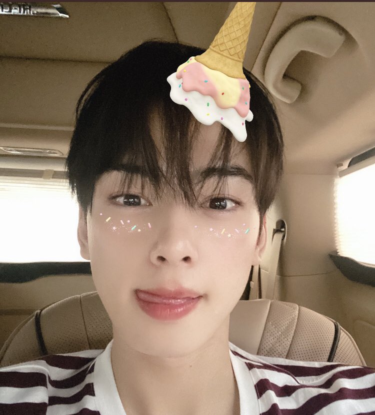 Chatorayuko's tweet photo. ムンビン、ウヌに洗脳されたか…❤️
コロナのマスクでウヌのベロも長らく拝んでない~😂
探すのにめっちゃさかのぼった🤣
#ASTRO
#아스트로
#AROHA
#MOON_BIN
#Cha_Eunwoo https://t.co/u1xL4FbeKV