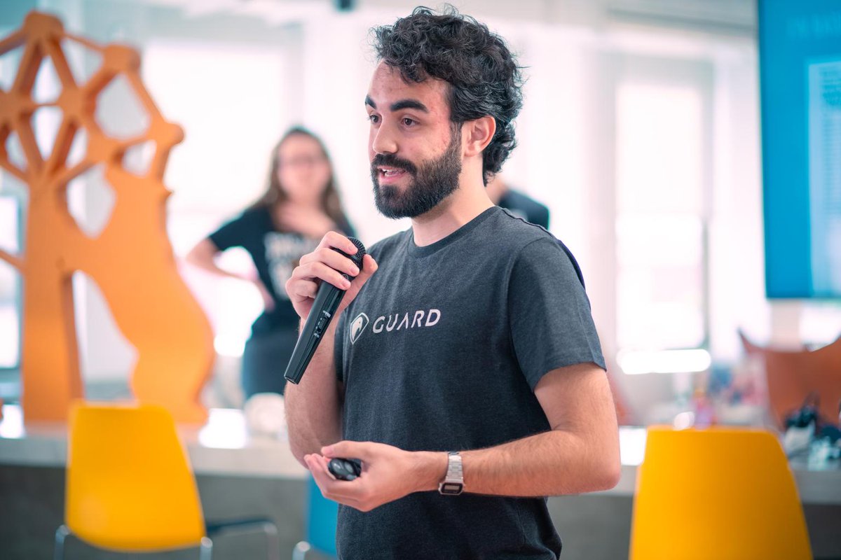 Ni te imaginas lo que vamos a enseñar en este Demo Day 🚀 de AI Saturdays #Madrid

👋🏻 Apúntate aquí lnkd.in/gQFKbmk para el jueves 24 de septiembre a las 18:00 vía Youtube 

Gracias <a href="/LOOM_es/">LOOM | Espacios de coworking</a> <a href="/Bitbrain_ES/">Bitbrain España</a> <a href="/awscloud_es/">AWS España</a> <a href="/keepler_io/">keepler</a> por todo el apoyo