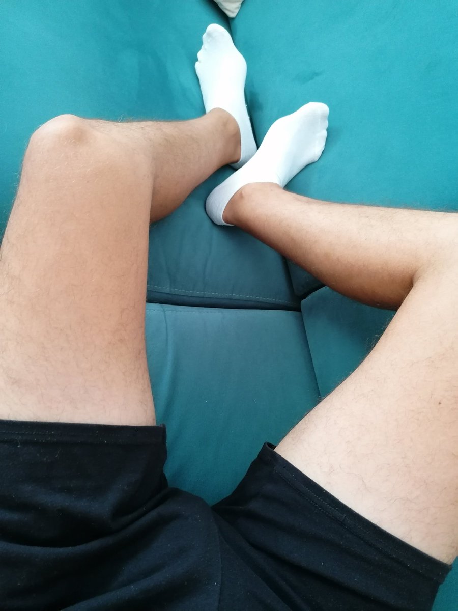 masteranilo's tweet photo. Günaydın kölelerim. Sabah sporundan sonra kim bu terli çoraplarımı ve ayaklarımı emecek bakayım? #ayakkölesi #ayakfetişi #izmirpasif #slave #finansalkole https://t.co/ouBnDTiT5b