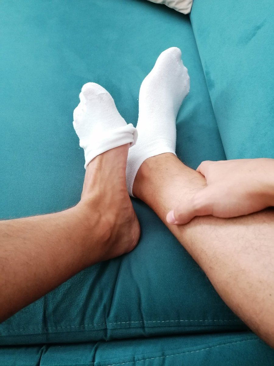 masteranilo's tweet photo. Günaydın kölelerim. Sabah sporundan sonra kim bu terli çoraplarımı ve ayaklarımı emecek bakayım? #ayakkölesi #ayakfetişi #izmirpasif #slave #finansalkole https://t.co/ouBnDTiT5b