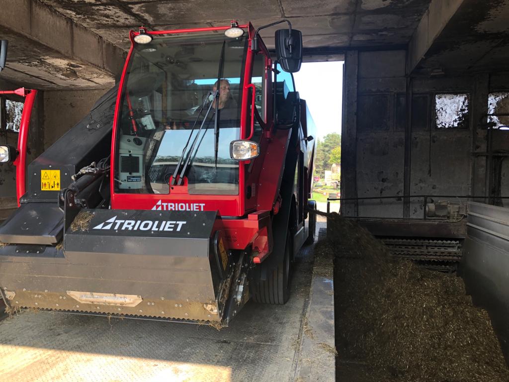 Trioliet_BV's tweet photo. Vorige week heeft de agrarische corporatie Agropai in Senftenberg (Duitsland) haar nieuwe Triotrac New Edition in gebruik genomen. De klant heeft de laatste 10.020 uur met tevredenheid gevoerd met zijn Triotrac 1.
#voermengwagen #zelfrijder #triotrac #trioliet https://t.co/XAcbnFxcJl