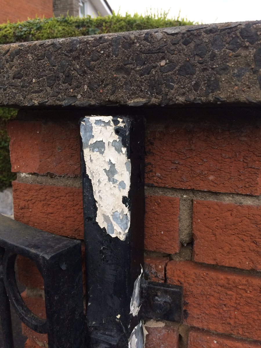 amccbelfast's tweet photo. In further 2020 news, Ronnie Drew has appeared on my parents gate post https://t.co/hmlNWYXxLg