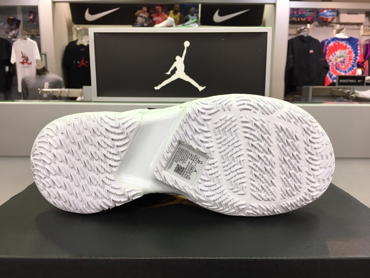 gallery2basket's tweet photo. 【9/17(木)発売】JORDAN WHY NOT ZER0.3 SE GS(CN8107-100)
https://t.co/hnBlYqMPeT
#gallery2 #ギャラリー2 #ギャラ2 #jordan #whynotzer03 #jordanwhynotzer03 #whynotzero3 #jordanwhynotzero3 #jordanwhynot #russellwestbrook #jordanwhynotzero3se #whynotzero3se #whynot #ジョーダン https://t.co/gTkhGoJEmY