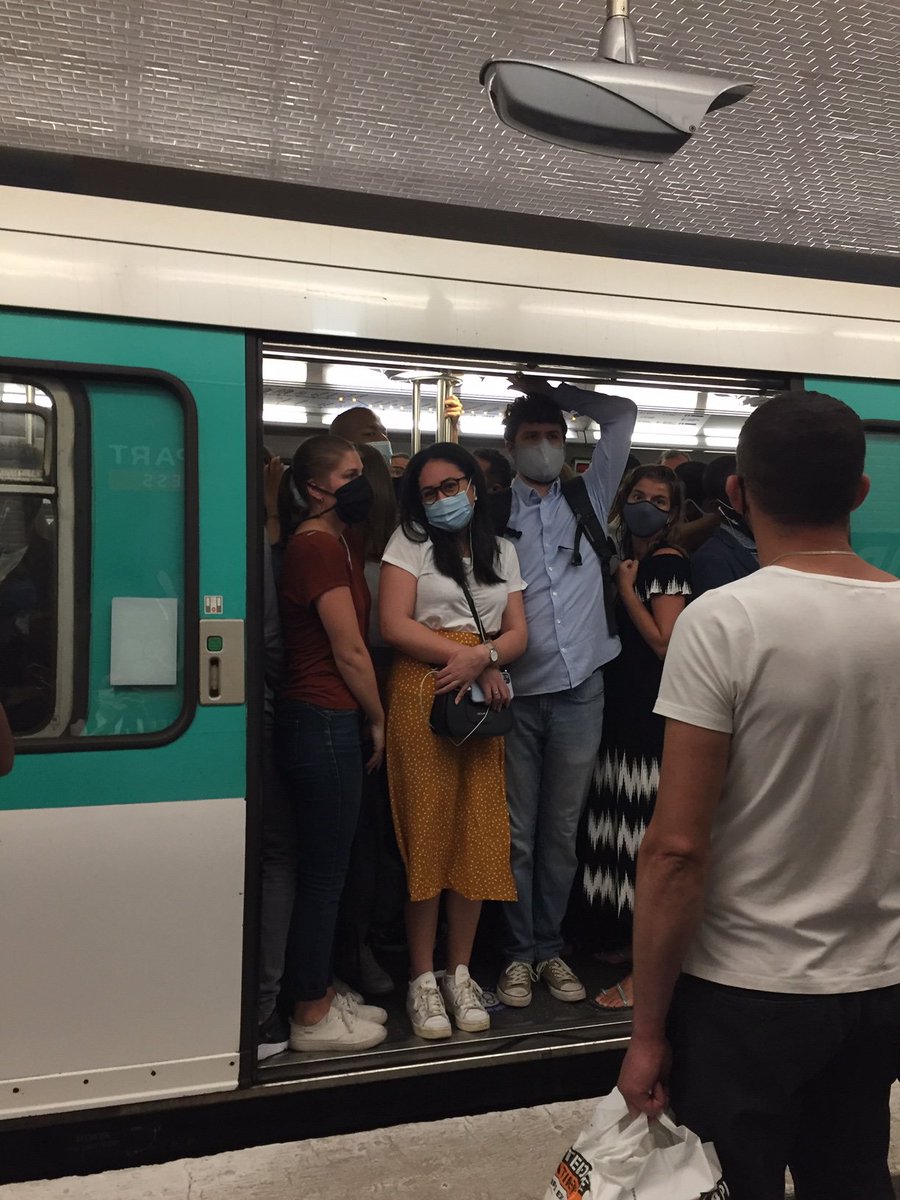s2pierrepont's tweet photo. Encore un exemple de distanciation sociale à géométrie variable, à 8h, ligne 13. Je multiplie les risques auprès de mes collègues et mes parents âgés alors qu’eux-mêmes prennent toutes les précautions possibles. Ça me fout en rage !
#COVID19 @hamonjeanpaul https://t.co/gp5iTdoRxh