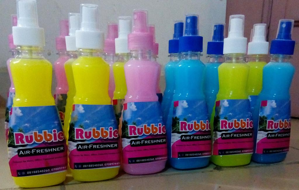Modupeoluwa___'s tweet image. I produce and packaged products such as
Multipurpose liquid soap 
Air freshener 
Germicides 
Active bleach 
Active Toilet cleaner etc

RUBBIE ESSENTIALS products are available in both retail and wholesale prices or as souvenirs for your guests. 
Contact 07089744941.

Kindly RT🙏