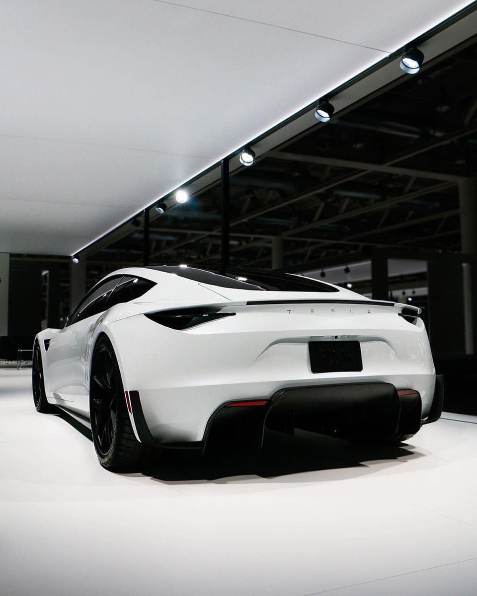 carpxrnpicx's tweet photo. Tesla Roadster https://t.co/VyaOCNhMiu