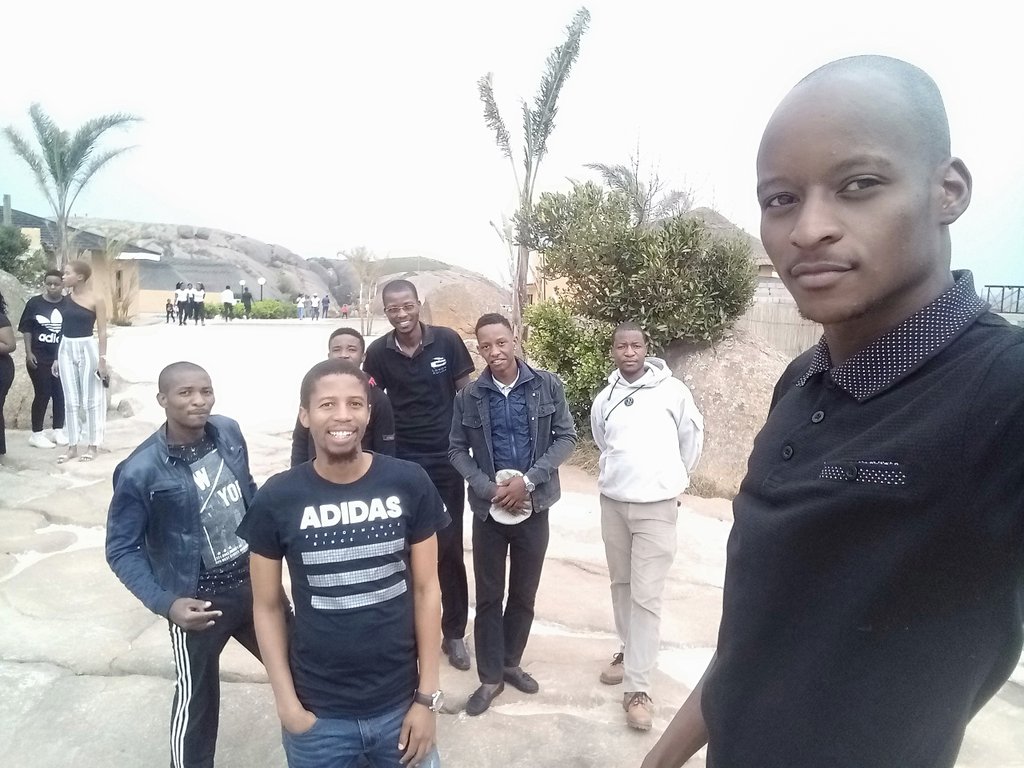 MadodaT_Umsutfu's tweet photo. I choose these gents 🤘 #Gasolo https://t.co/NjMAnt5UDI