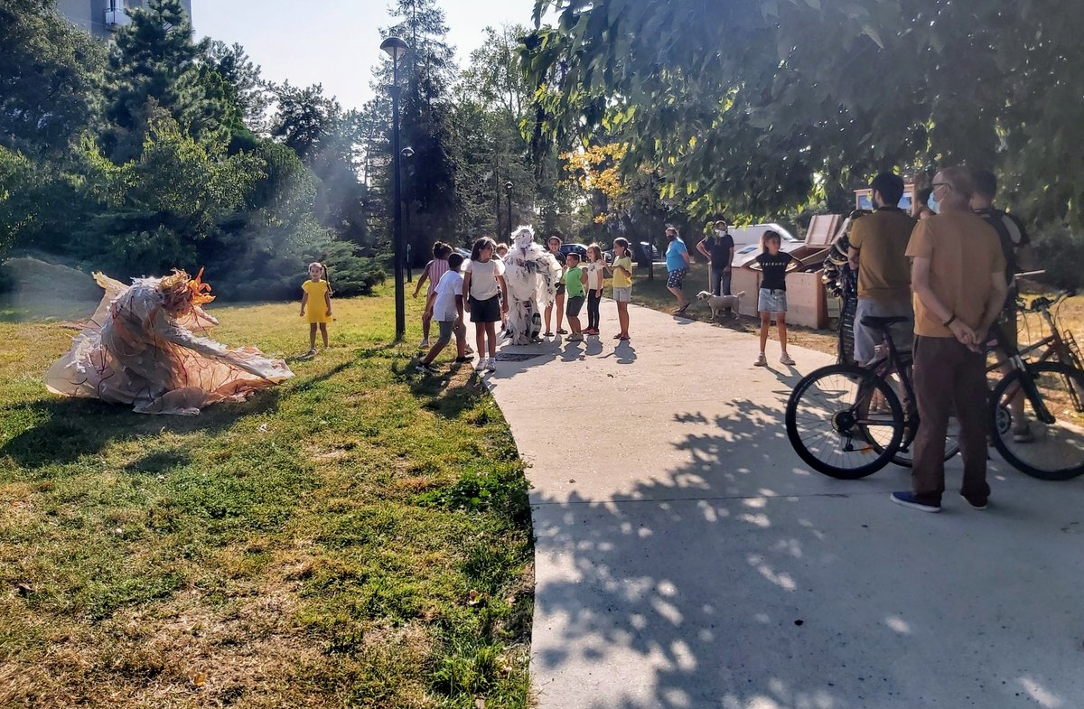 [#ZeroDechet] Retrouvez l'album photos de l'inauguration de la plateforme de #compostage du Parc Pinçon : urlz.fr/dO9L. Merci aux élus ayant répondu présents, à l'association <a href="/Aurasdusol/">Au Ras Du Sol</a> ainsi qu'au collectif Cancan pour la performance dansée !

#Bastide #Benauge