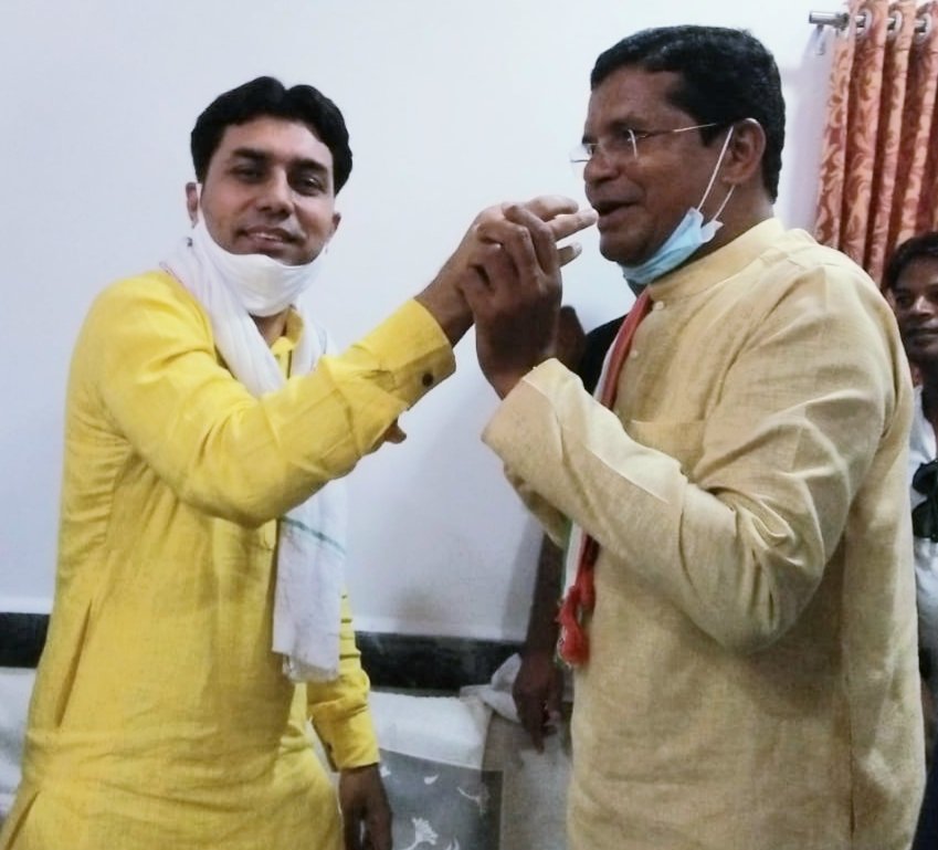 shiblimerajkhan's tweet photo. #CGPCC के ऊर्जावान अध्यक्ष और हम सभी के पथप्रदर्शक, विधायक कोंडागांव भैया #मोहन_मरकाम को जन्मदिन की बधाई एवं शुभकामनाएं....
#HBD_Mohan भैया 💐🎂💐 https://t.co/m0VKLAt1Di
