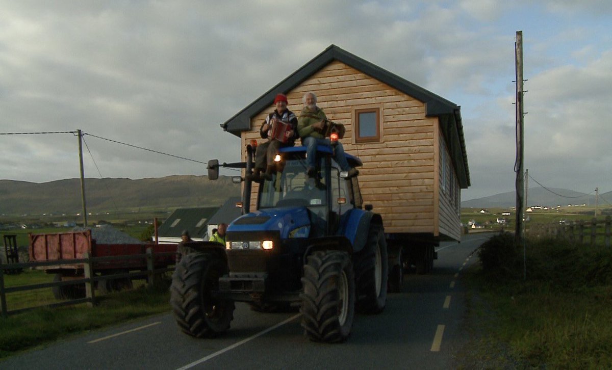 Buailtin's tweet photo. Musician Breanndán Begley has erected 235 crosses in his field as protest against rural planning policies. He has been ordered to remove a trailer-cabin he built without permission or face fine of €12m or jail. 235 crosses represents pop. of Baile na bPoc in 1841. Today pop. 12. https://t.co/L7omdQv4mX