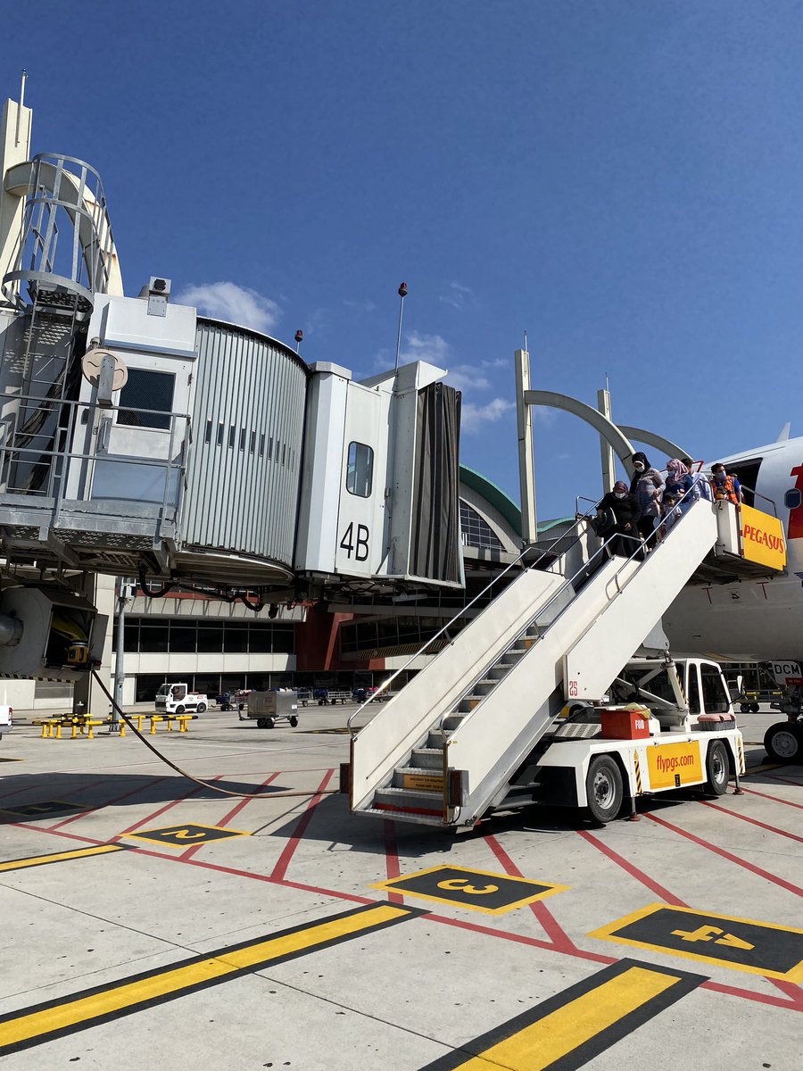 Körüğe kadar gelipte, otobüse bindirmek. İnsan sağlığı önemli #pegasus, bari pandemide yapmayın.