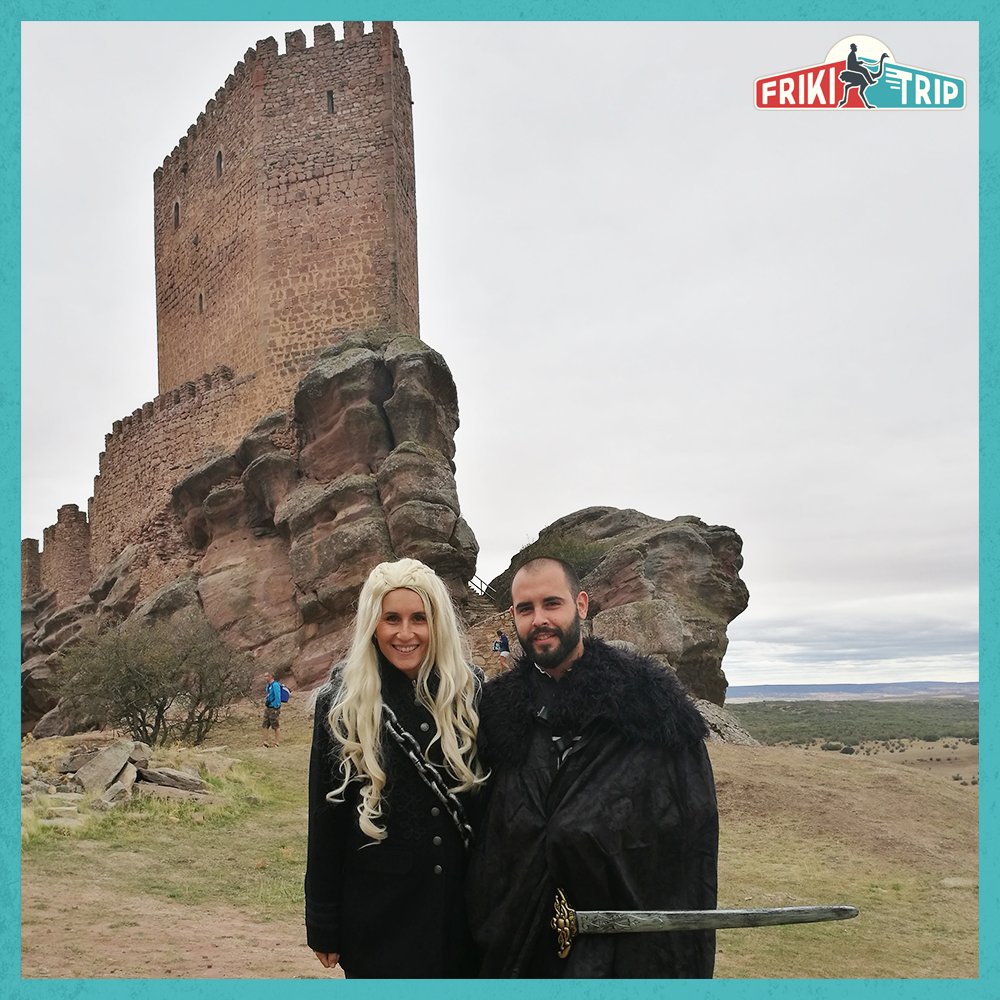 frikitrip's tweet photo. Friki Localización: Castillo de Zafra, Guadalajara, España. En Juego de Tronos lo conocemos como "La Torre de la Alegría"🏰 . Aquí se rodó la icónica escena que cambió el destino de Jon Nieve para siempre.😱 https://t.co/Y1DauZrXVi