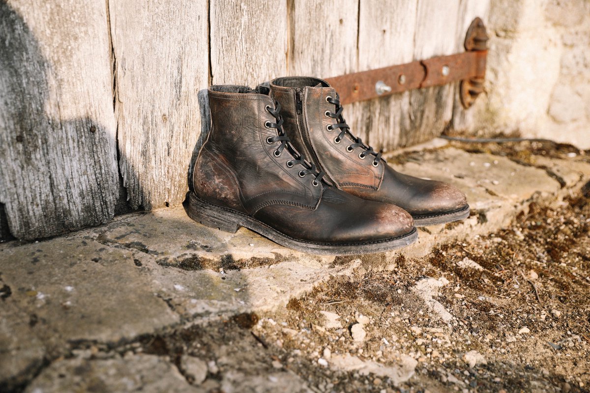 frye shoe store near me